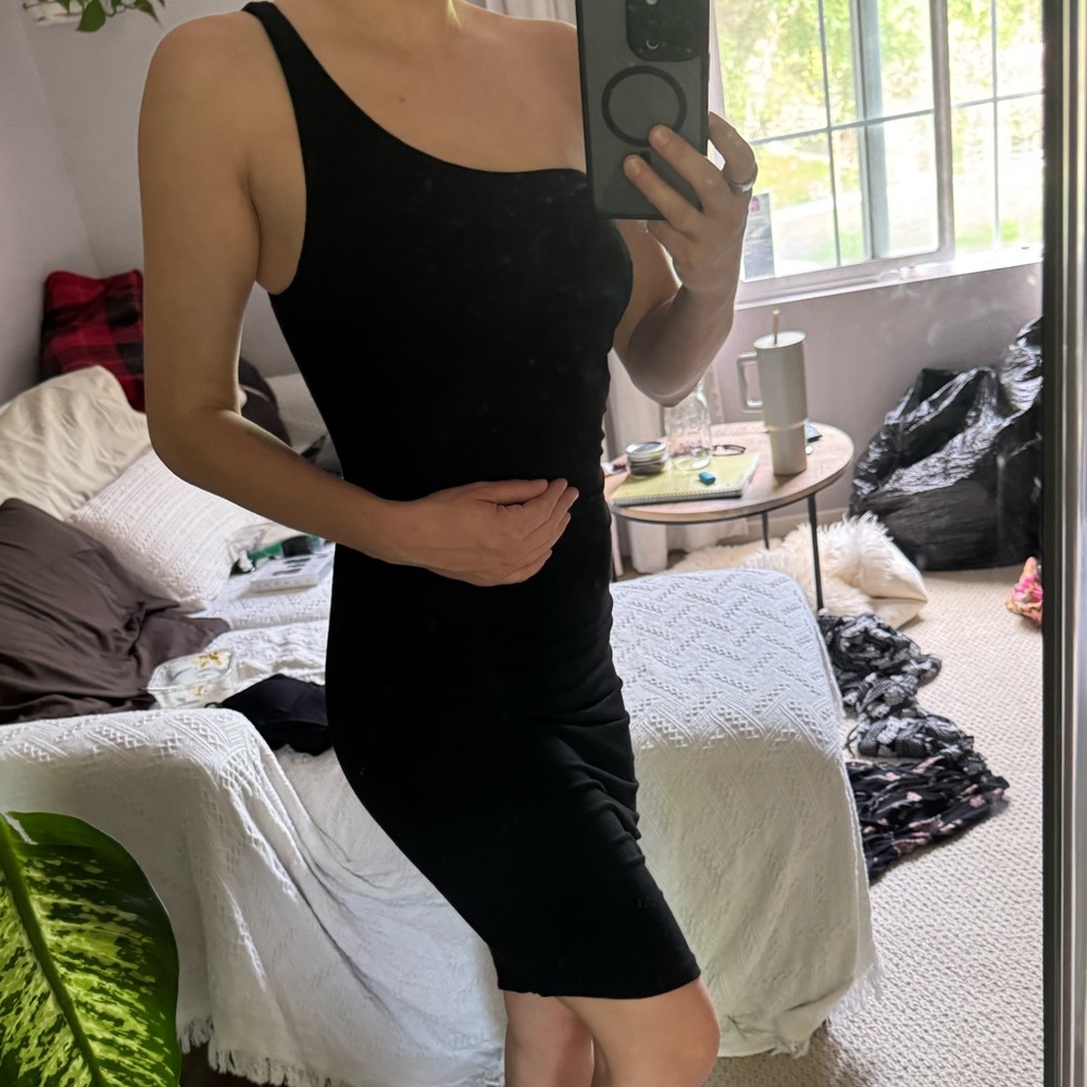 Black Sleeveless Bodycon Dress